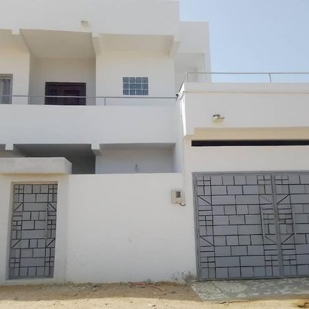 Villa Diambars Sali Tapé Екстериор снимка