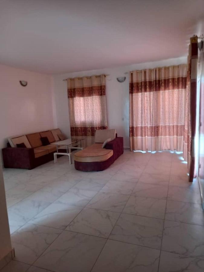 Villa Diambars Sali Tapé Екстериор снимка