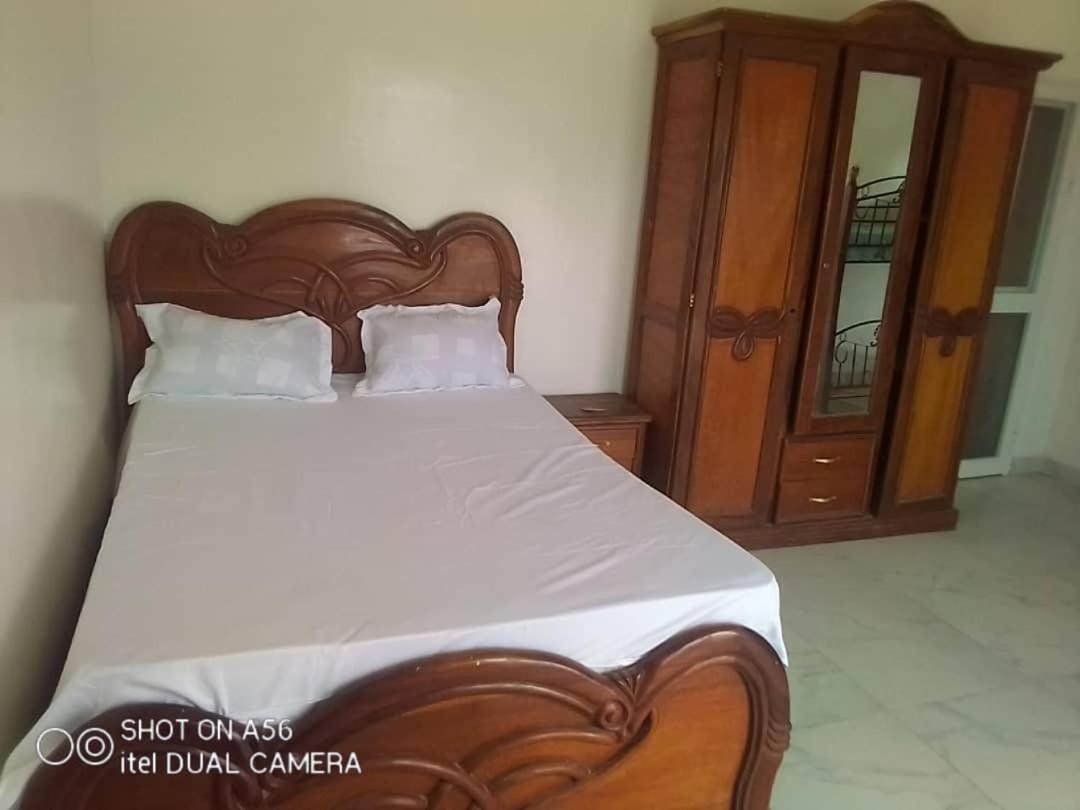 Villa Diambars Sali Tapé Екстериор снимка