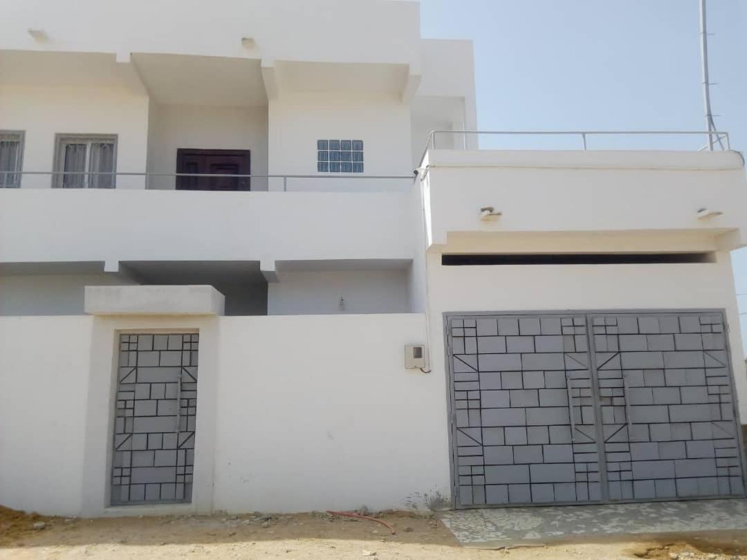 Villa Diambars Sali Tapé Екстериор снимка